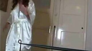 Beautiful Stepmom Made Awesome Handjob - porn video