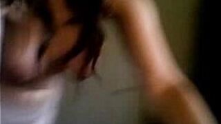 Brunette amateur strips and masturbates in webshow - porn video